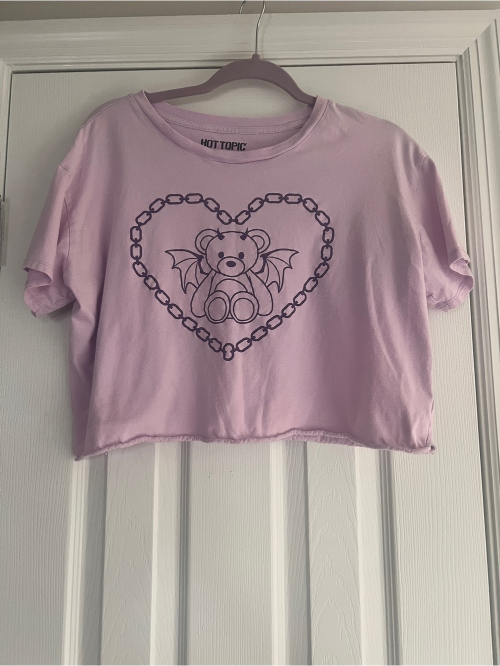 Hot Topic Lilac Cropped Tee with Dark Purple Heart Chain & Bat Bear